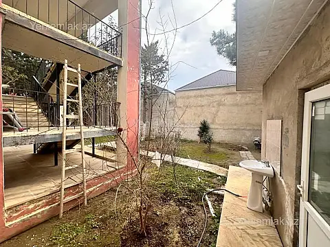 Satılır 8 otaqlı həyət evi 340 m²