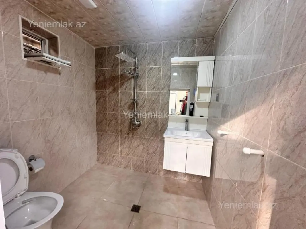 Satılır 8 otaqlı həyət evi 340 m²