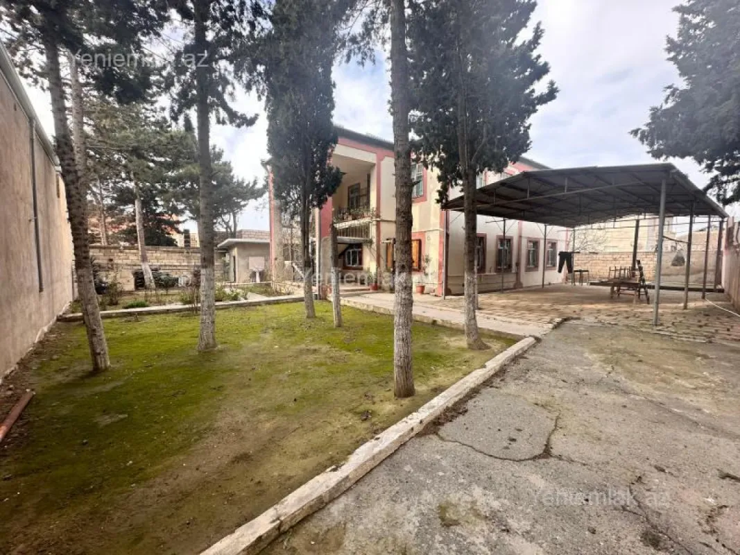 Satılır 8 otaqlı həyət evi 340 m²