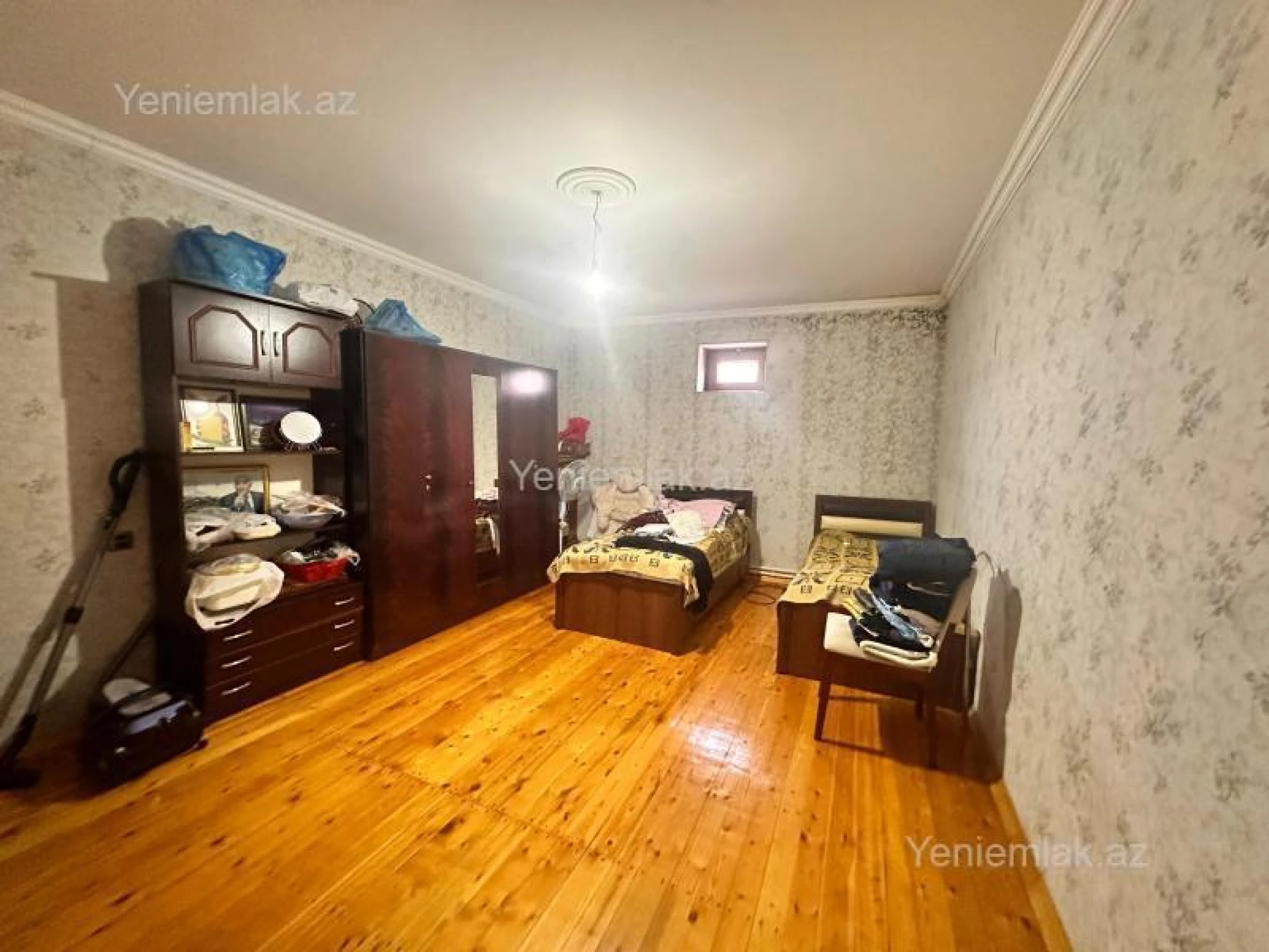 Satılır 8 otaqlı həyət evi 340 m²