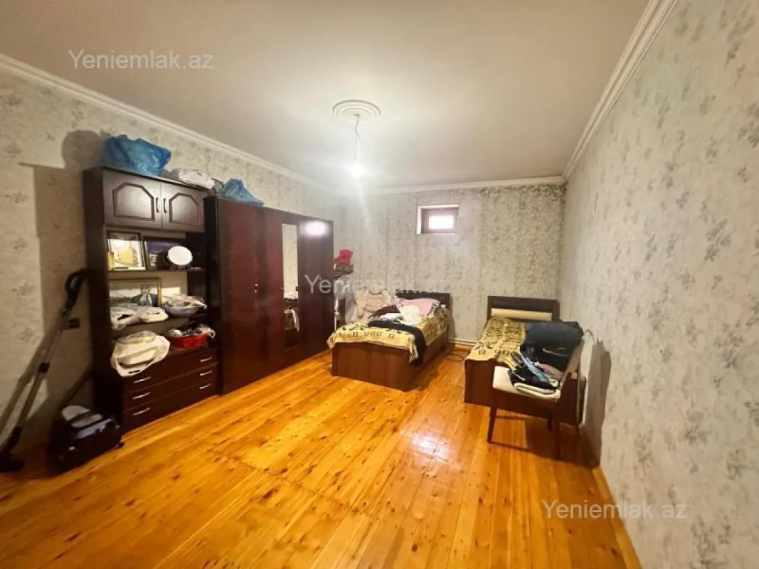 Satılır 8 otaqlı həyət evi 340 m²