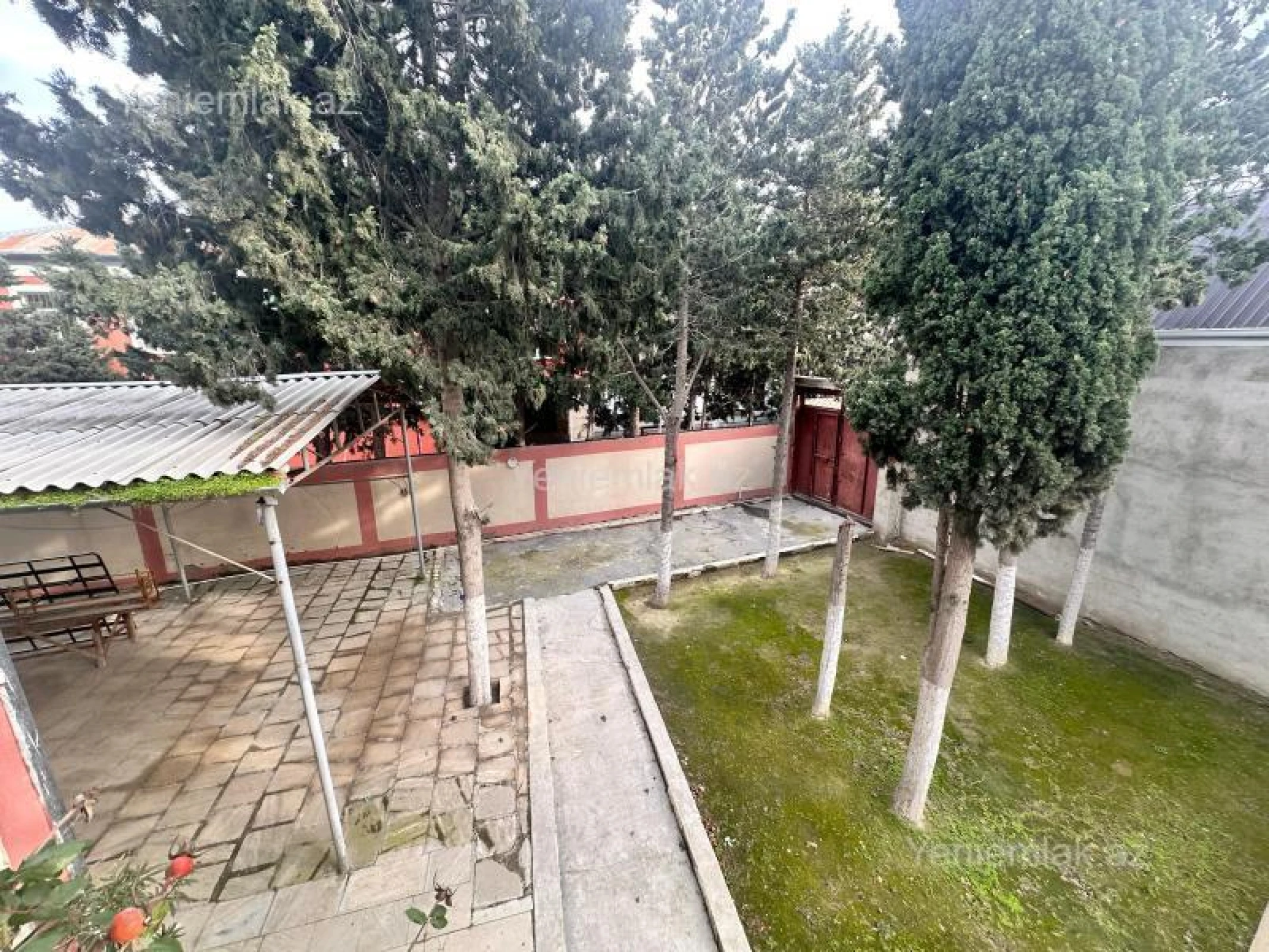Satılır 8 otaqlı həyət evi 340 m²