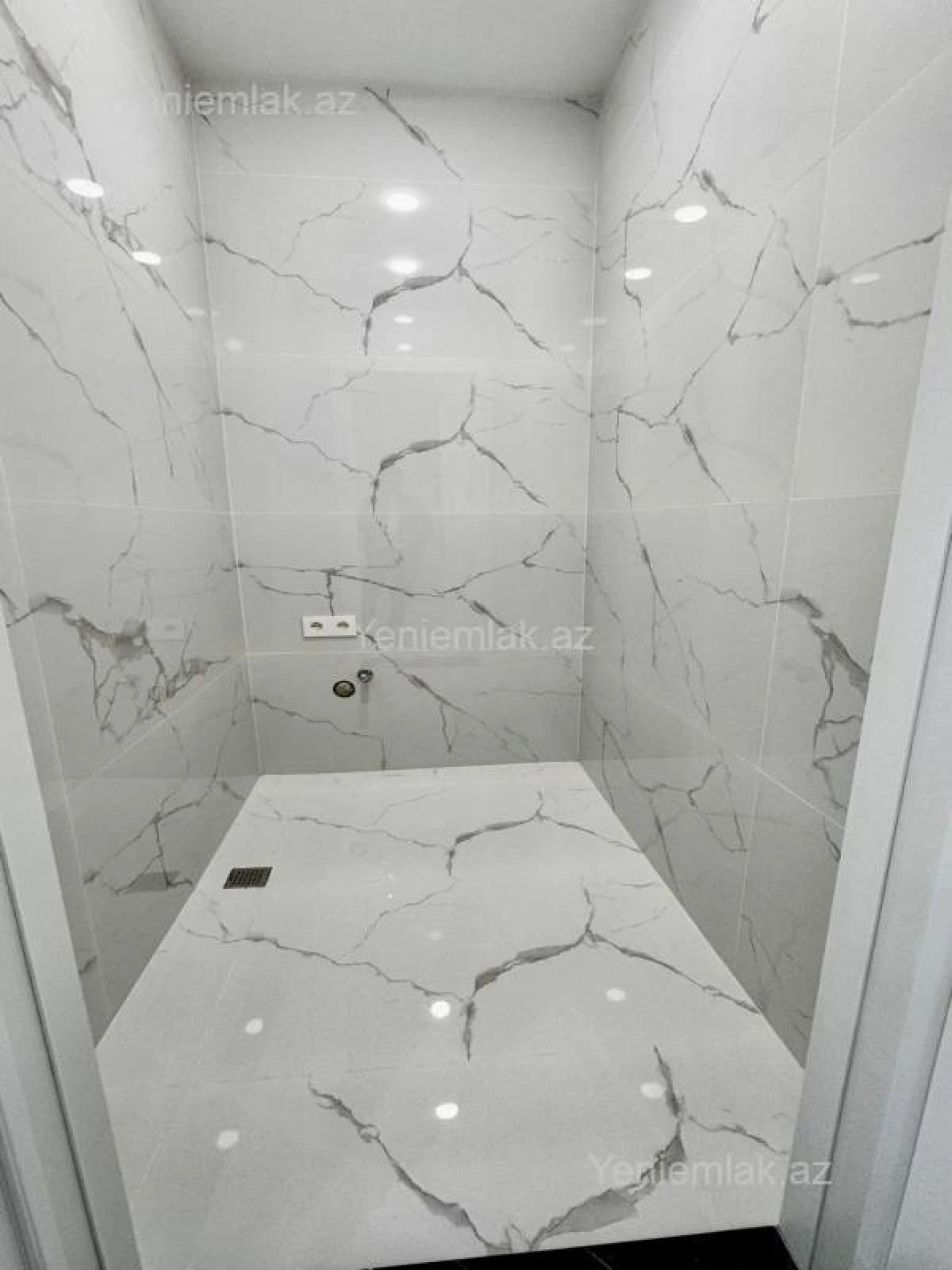 Satılır 3 otaqlı yeni tikili 105 m²