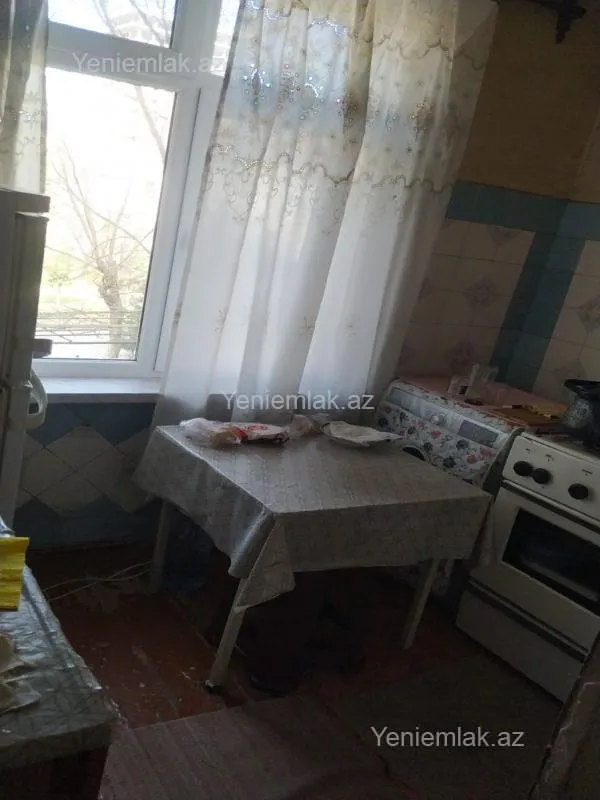 Satılır 3 otaqlı köhnə tikili 70 m²