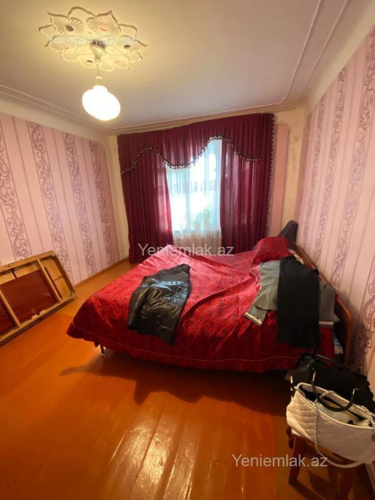Satılır 4 otaqlı köhnə tikili 90 m²