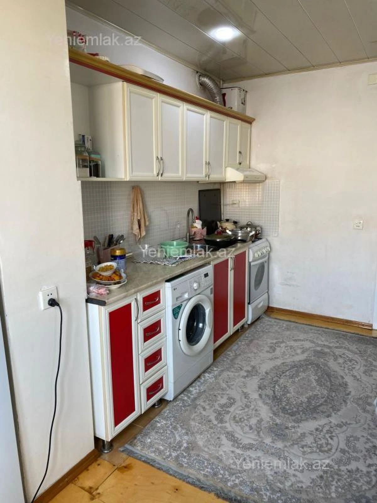 Satılır 4 otaqlı köhnə tikili 90 m²