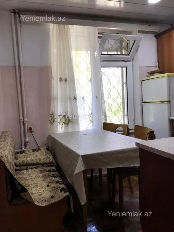Satılır 3 otaqlı köhnə tikili 70 m²
