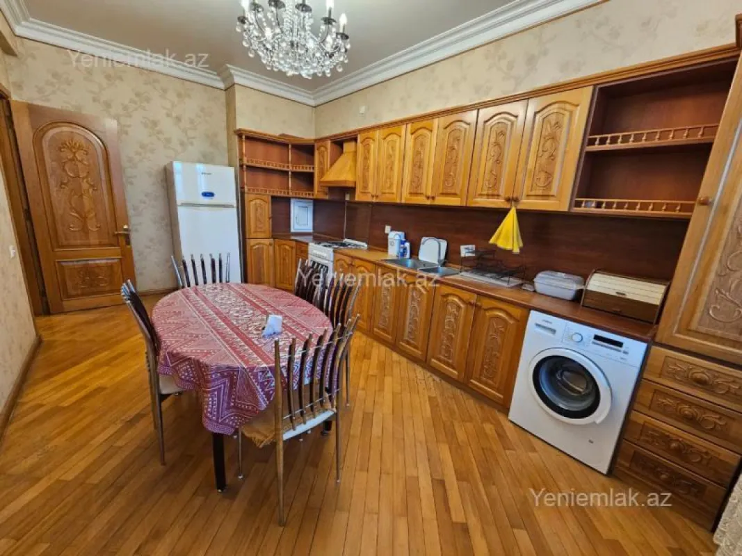 Satılır 3 otaqlı yeni tikili 135 m²