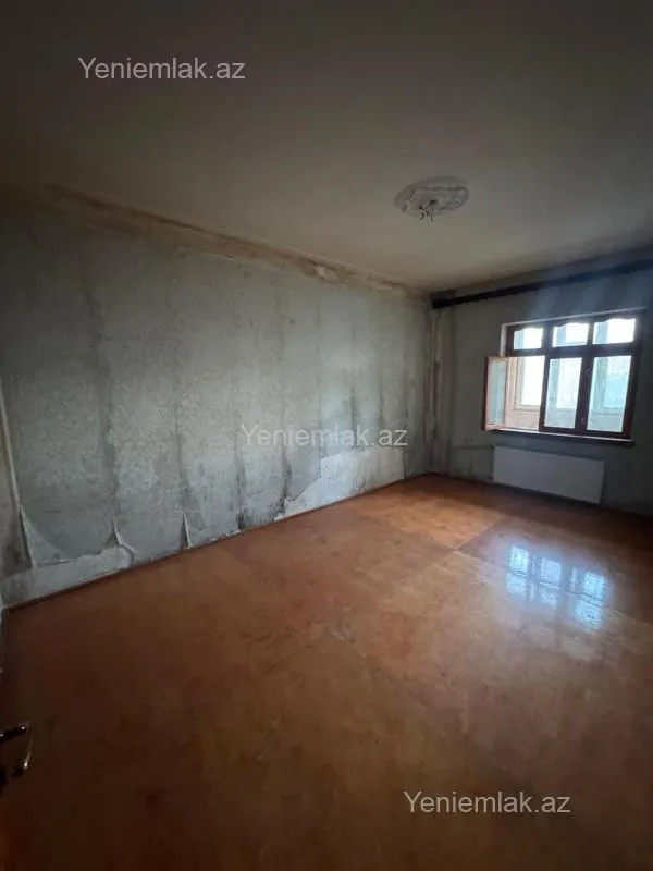 Satılır 5 otaqlı köhnə tikili 100 m²