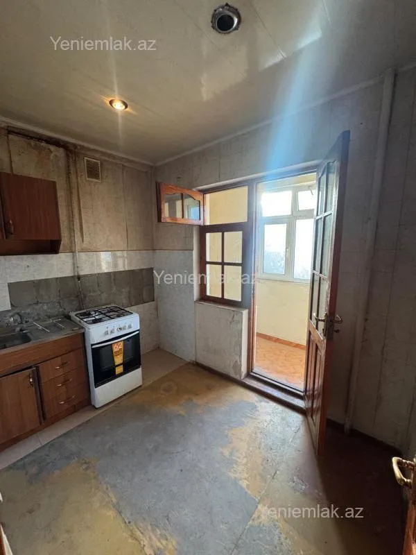 Satılır 5 otaqlı köhnə tikili 100 m²