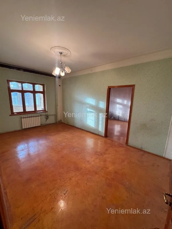 Satılır 5 otaqlı köhnə tikili 100 m²