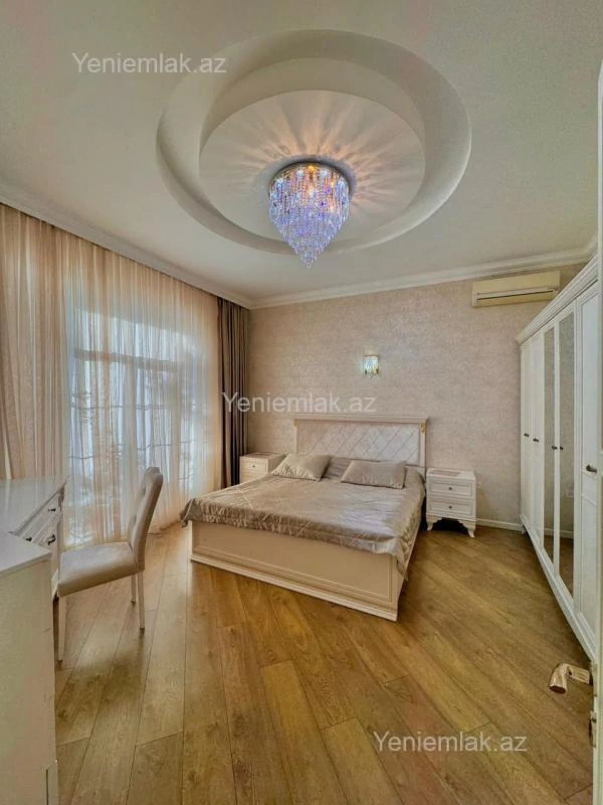 Satılır 6 otaqlı həyət evi 350 m²