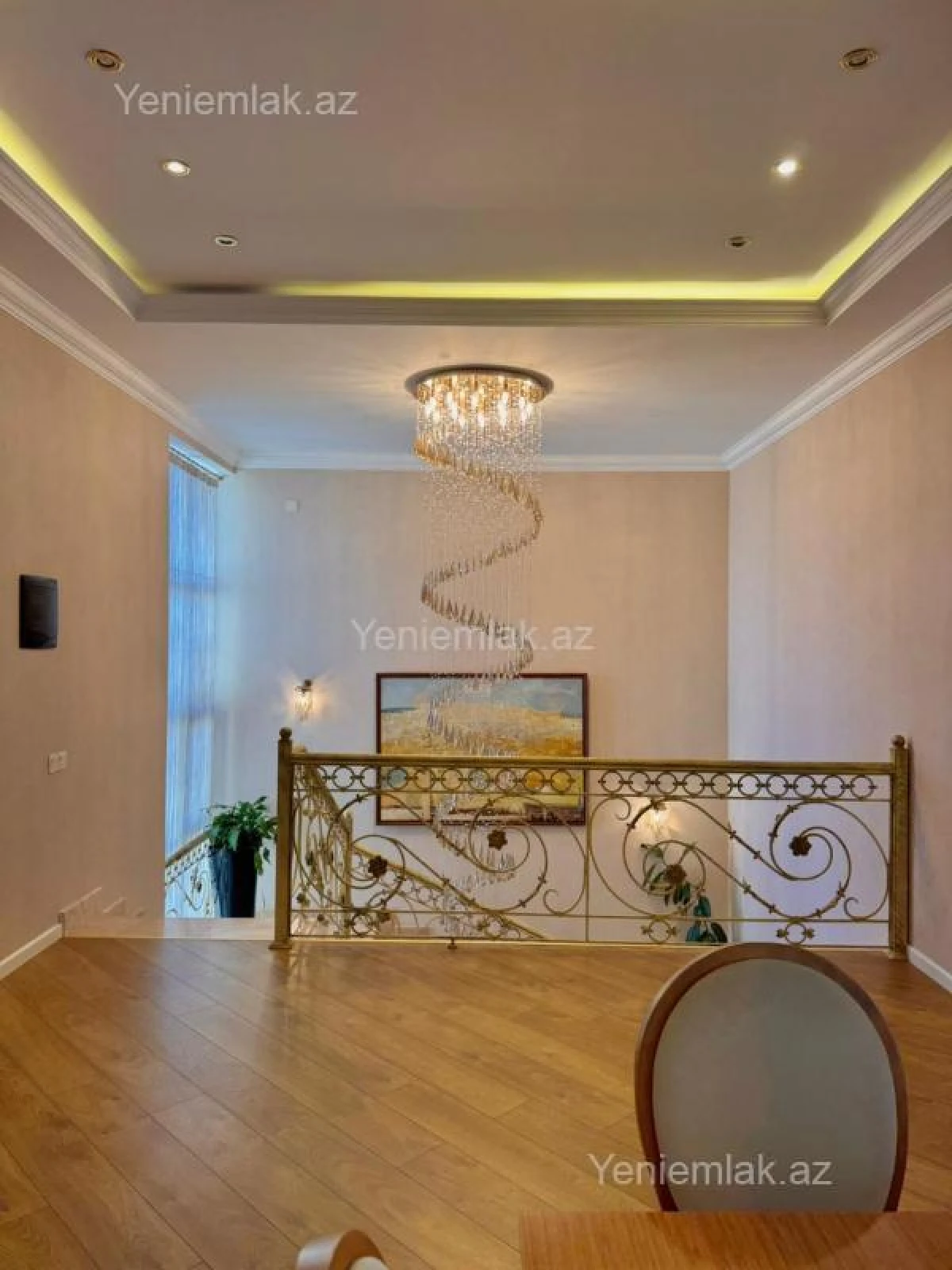 Satılır 6 otaqlı həyət evi 350 m²
