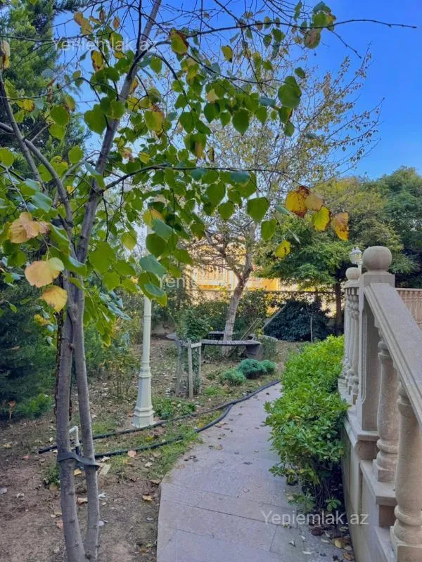 Satılır 6 otaqlı həyət evi 350 m²