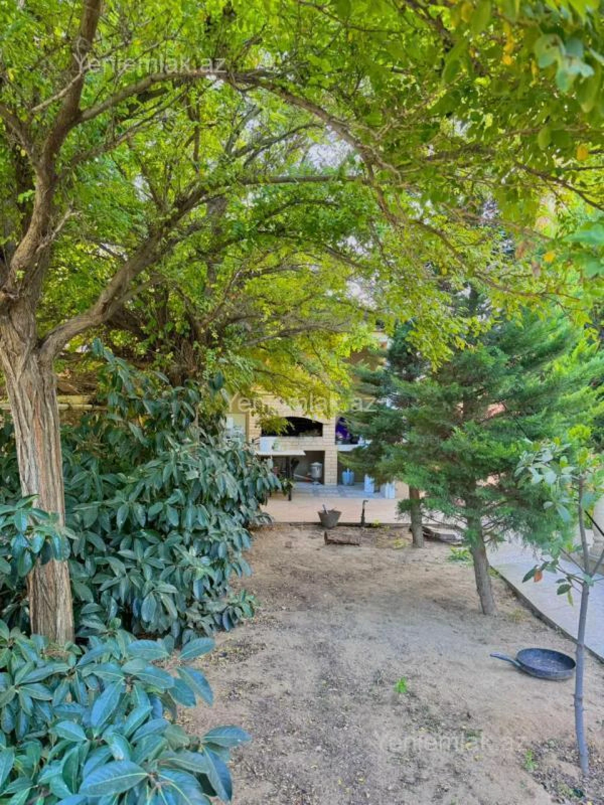 Satılır 6 otaqlı həyət evi 350 m²