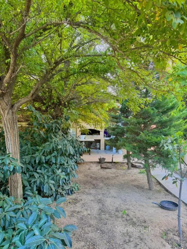 Satılır 6 otaqlı həyət evi 350 m²