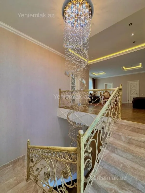 Satılır 6 otaqlı həyət evi 350 m²
