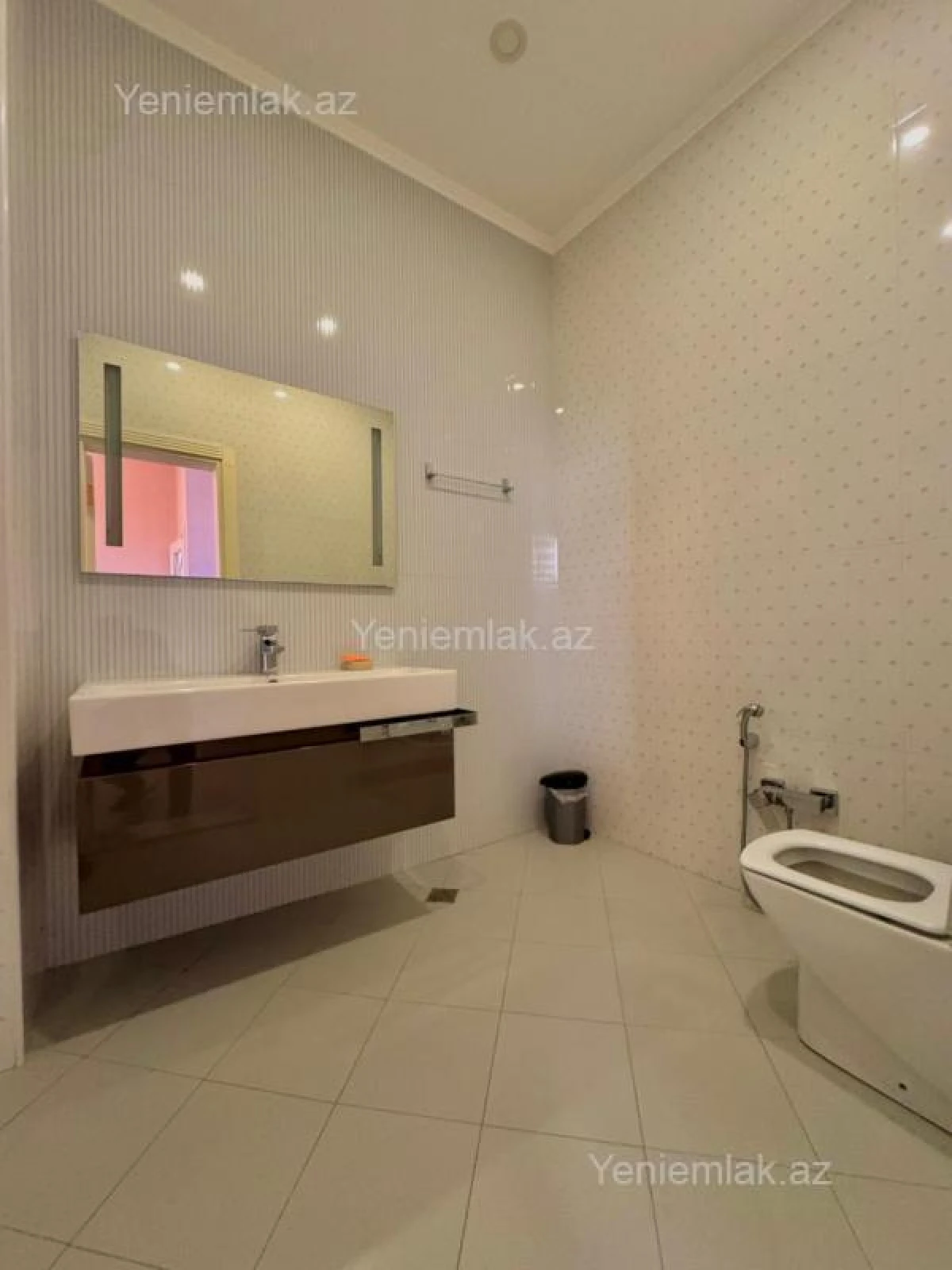 Satılır 6 otaqlı həyət evi 350 m²