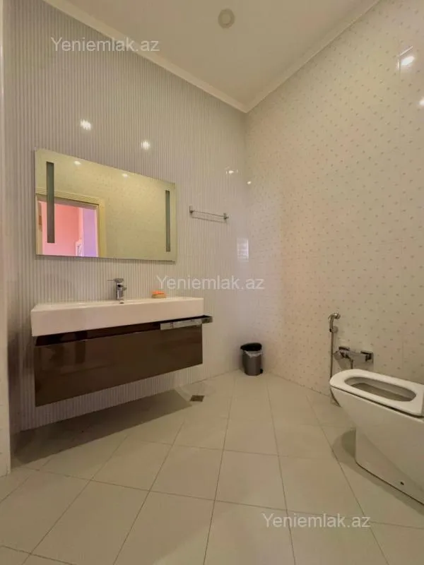 Satılır 6 otaqlı həyət evi 350 m²