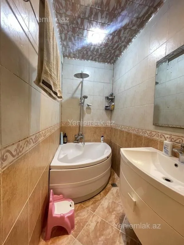 Satılır 4 otaqlı köhnə tikili 100 m²