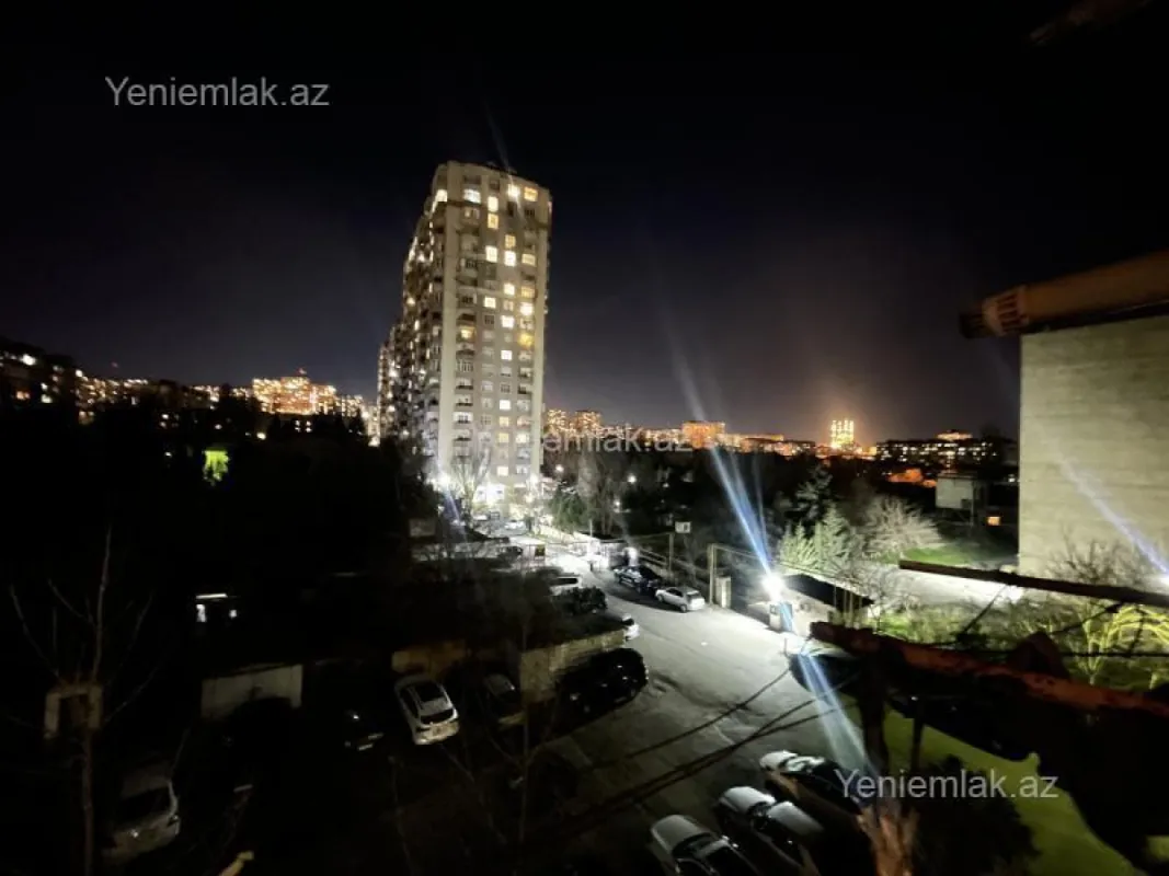 Satılır 4 otaqlı köhnə tikili 100 m²