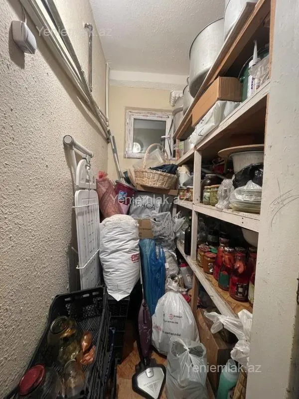 Satılır 4 otaqlı köhnə tikili 100 m²