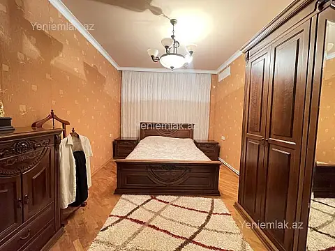 Satılır 4 otaqlı köhnə tikili 100 m²