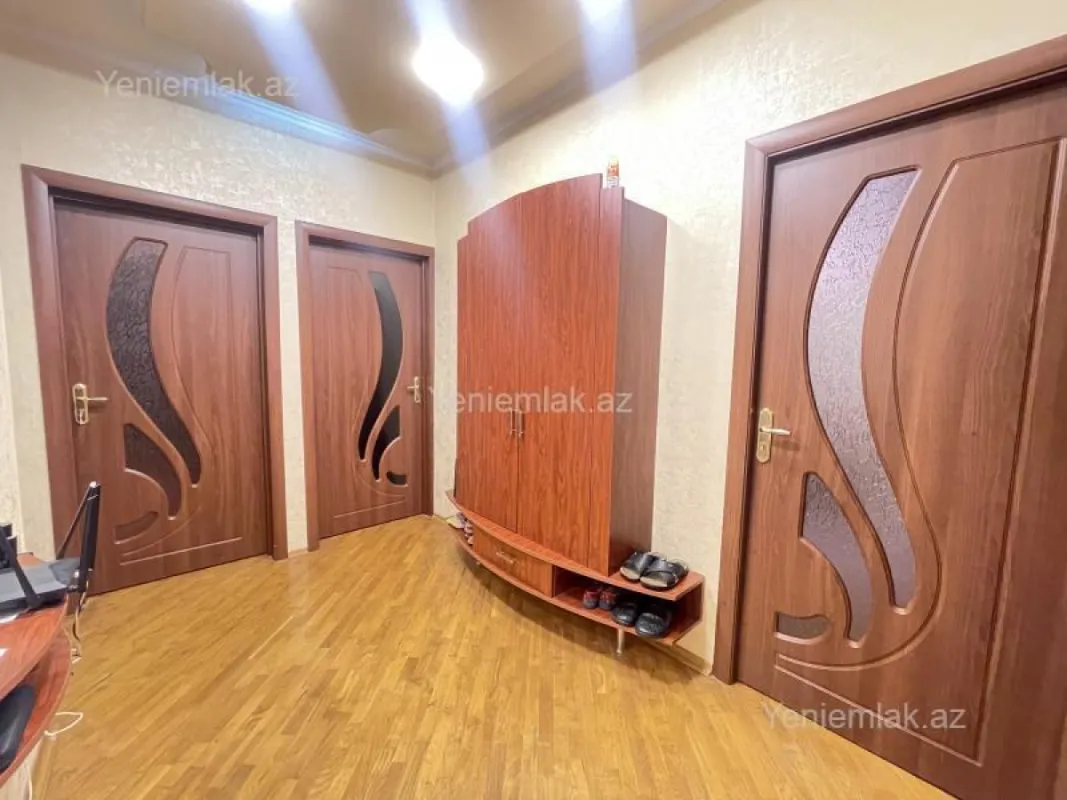 Satılır 4 otaqlı köhnə tikili 100 m²