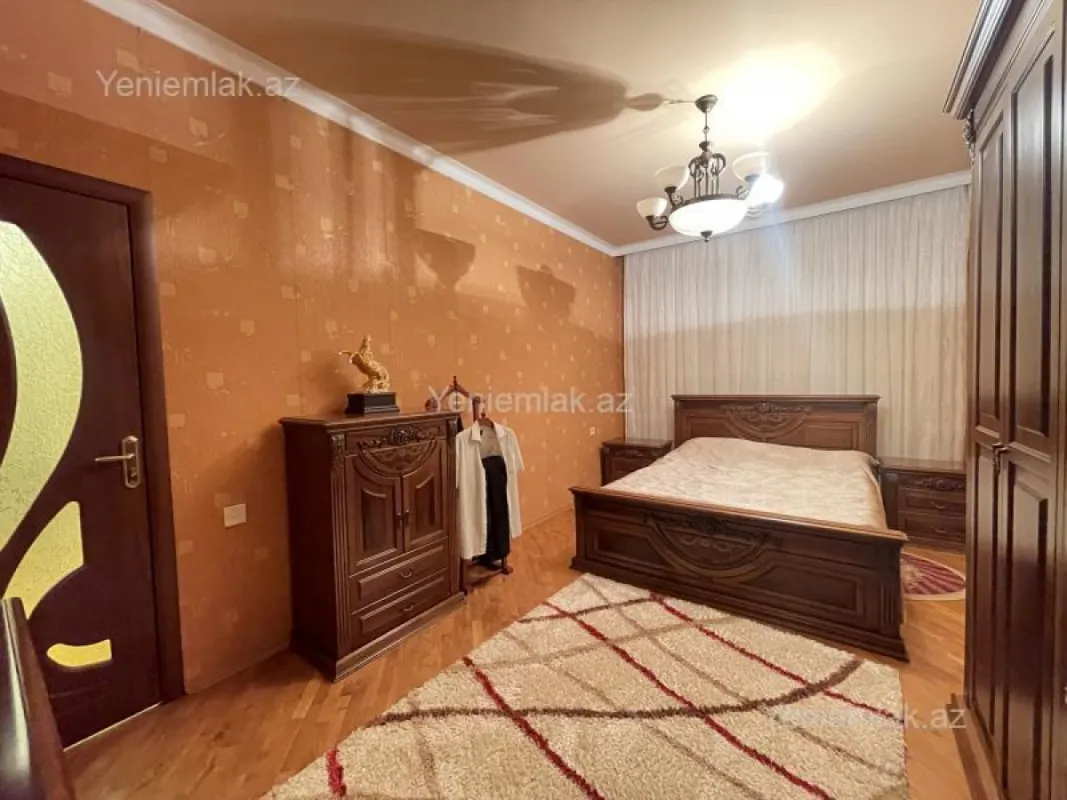 Satılır 4 otaqlı köhnə tikili 100 m²