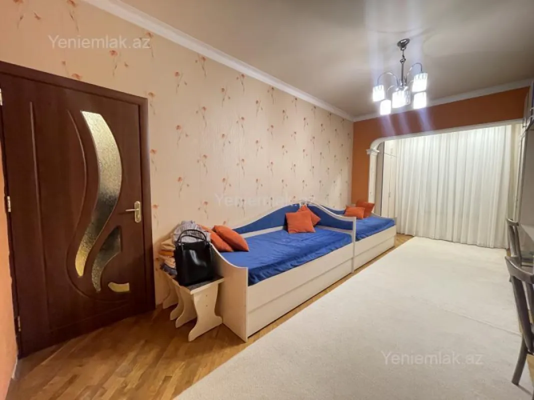 Satılır 4 otaqlı köhnə tikili 100 m²