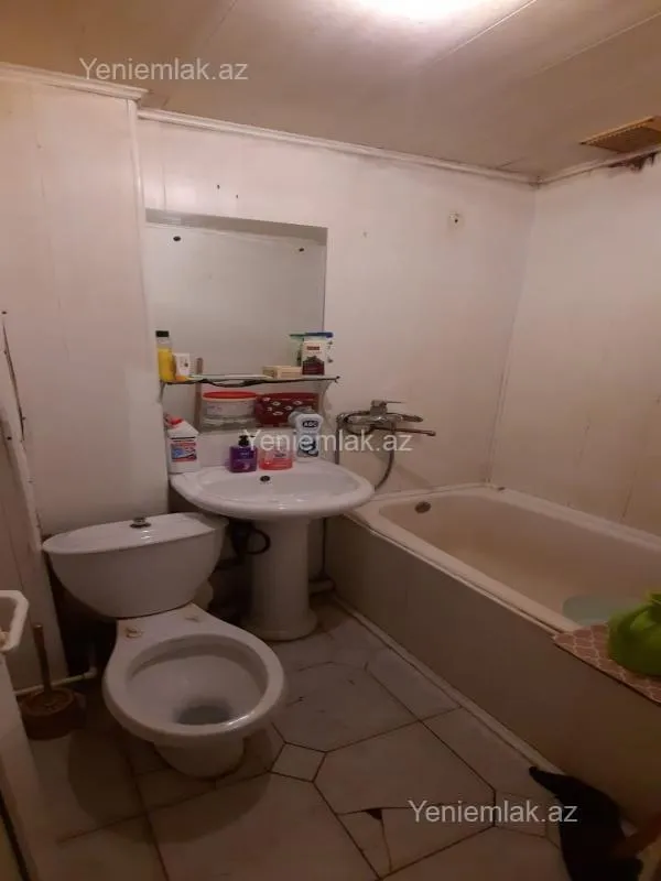 Satılır 1 otaqlı köhnə tikili 35 m²