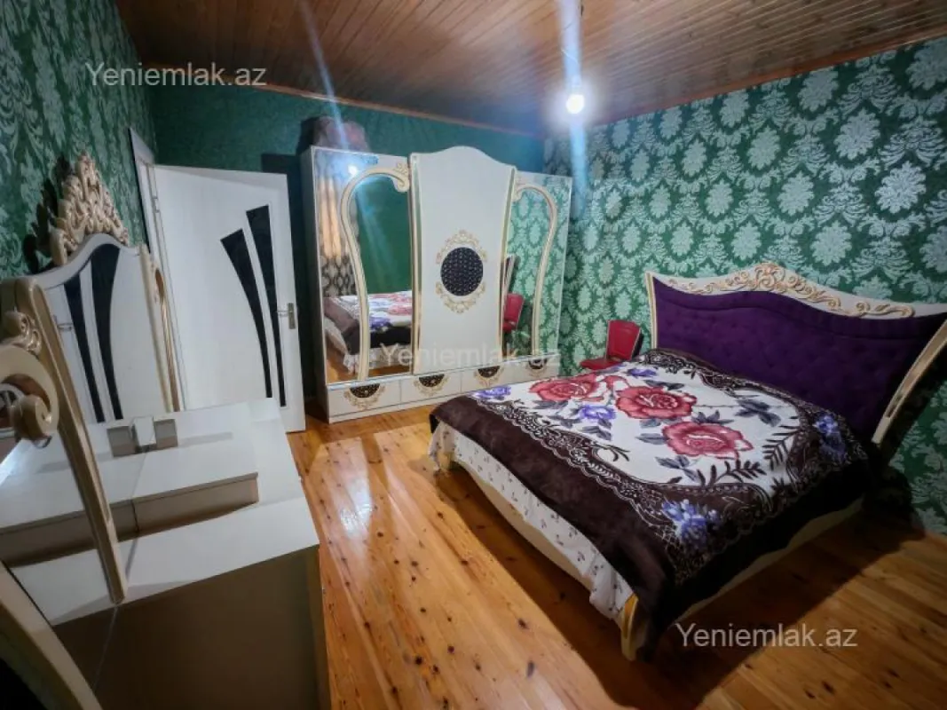 Satılır 5 otaqlı həyət evi 100 m²