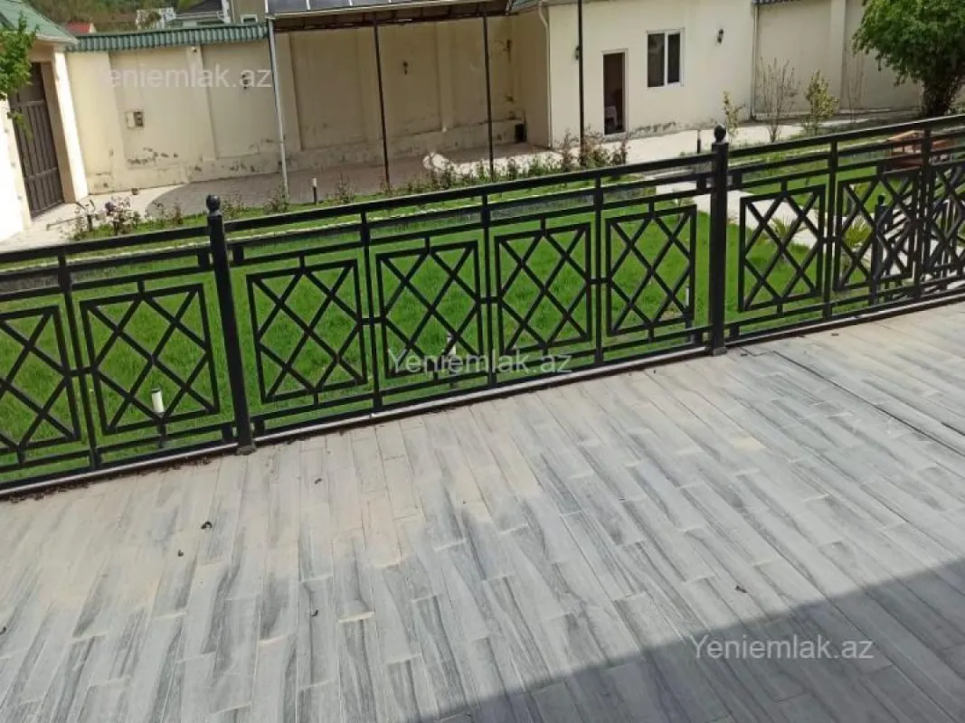 Satılır 5 otaqlı həyət evi 300 m²