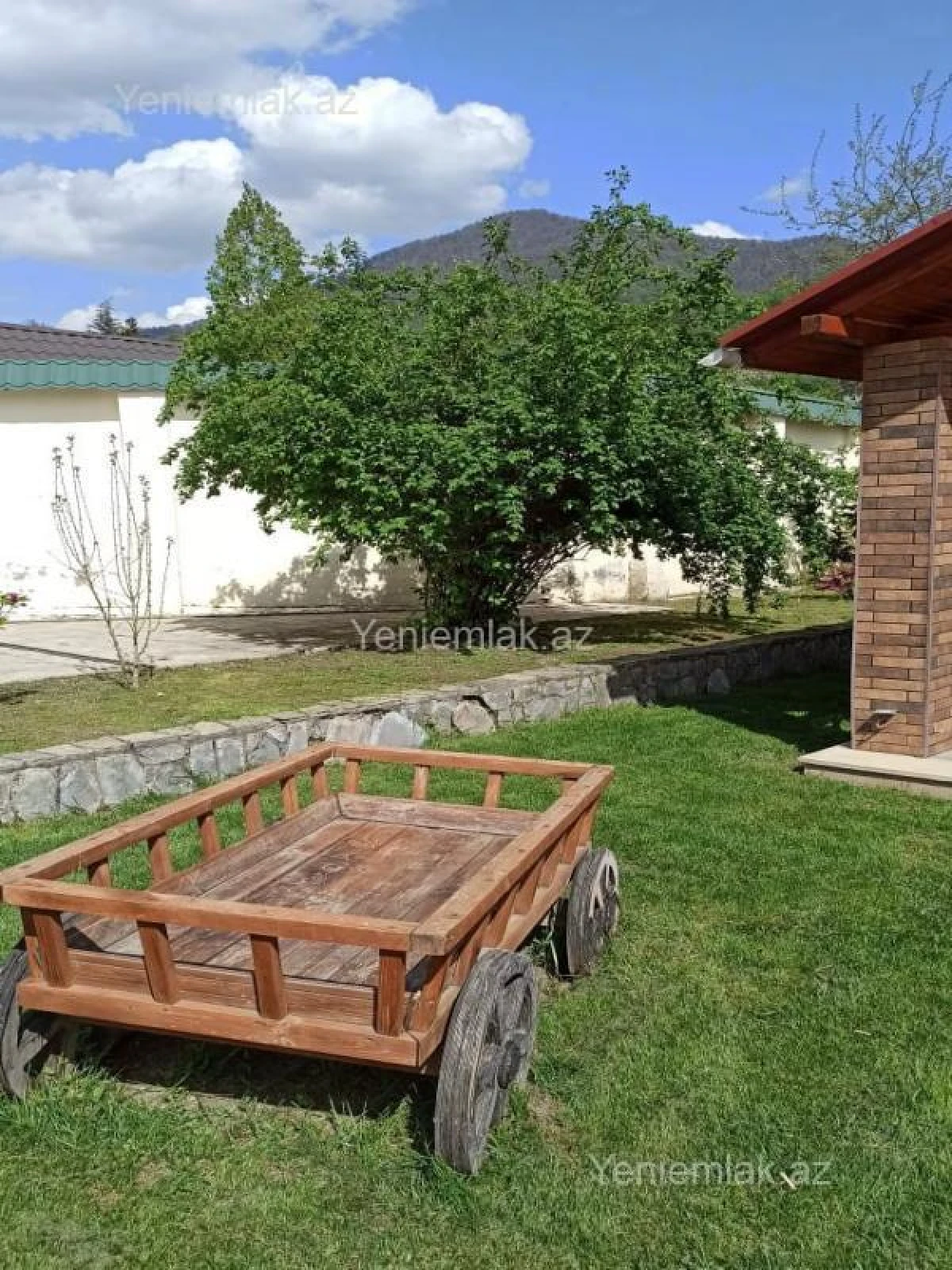 Satılır 5 otaqlı həyət evi 300 m²