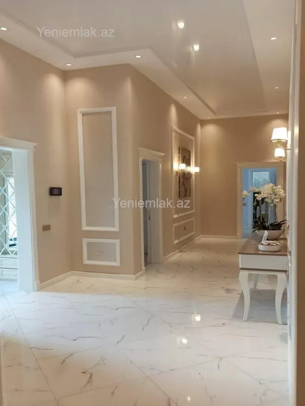 Satılır 5 otaqlı həyət evi 300 m²