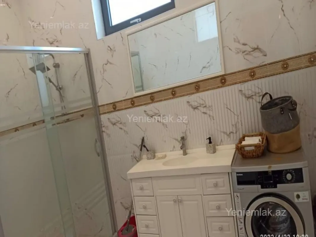 Satılır 5 otaqlı həyət evi 300 m²