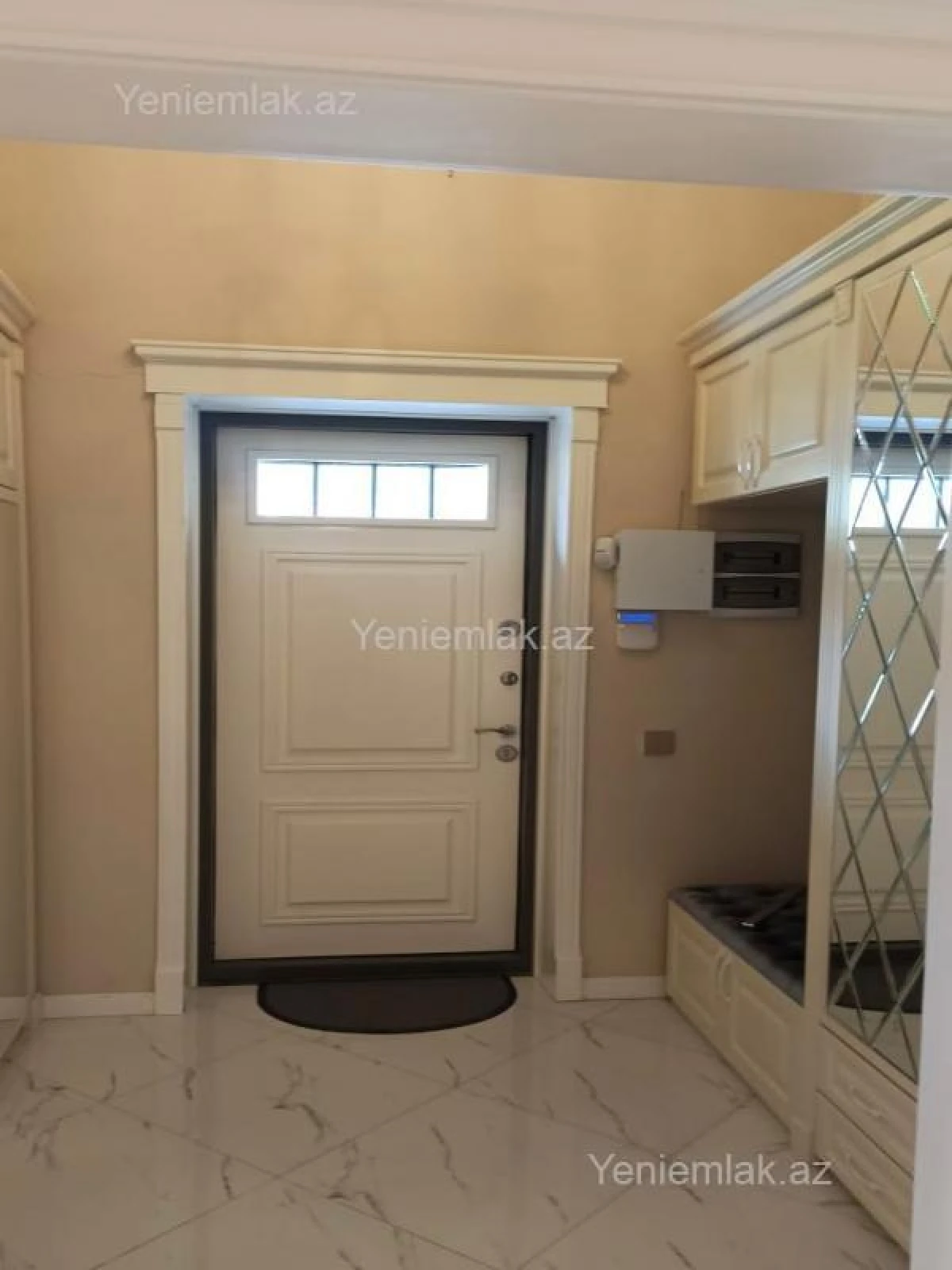 Satılır 5 otaqlı həyət evi 300 m²