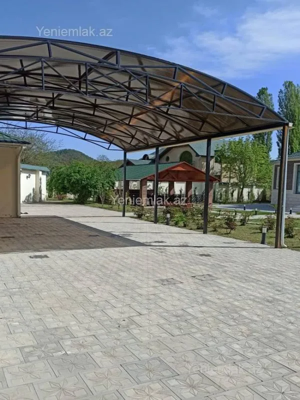 Satılır 5 otaqlı həyət evi 300 m²