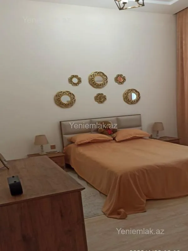 Satılır 5 otaqlı həyət evi 300 m²