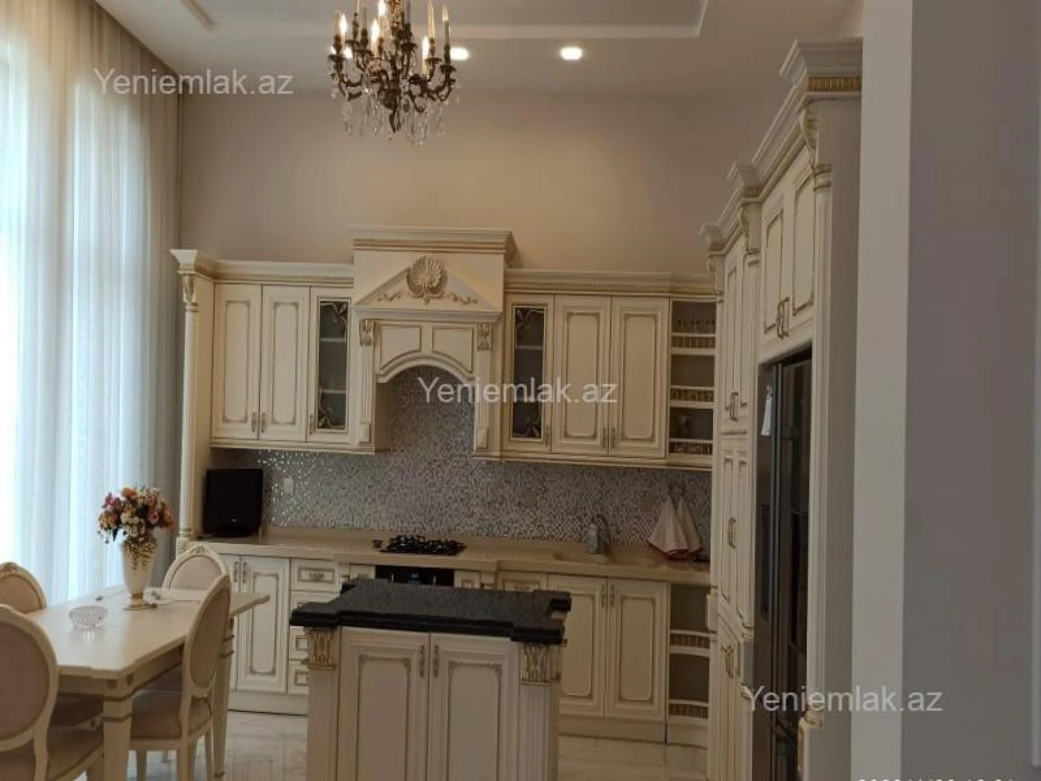 Satılır 5 otaqlı həyət evi 300 m²