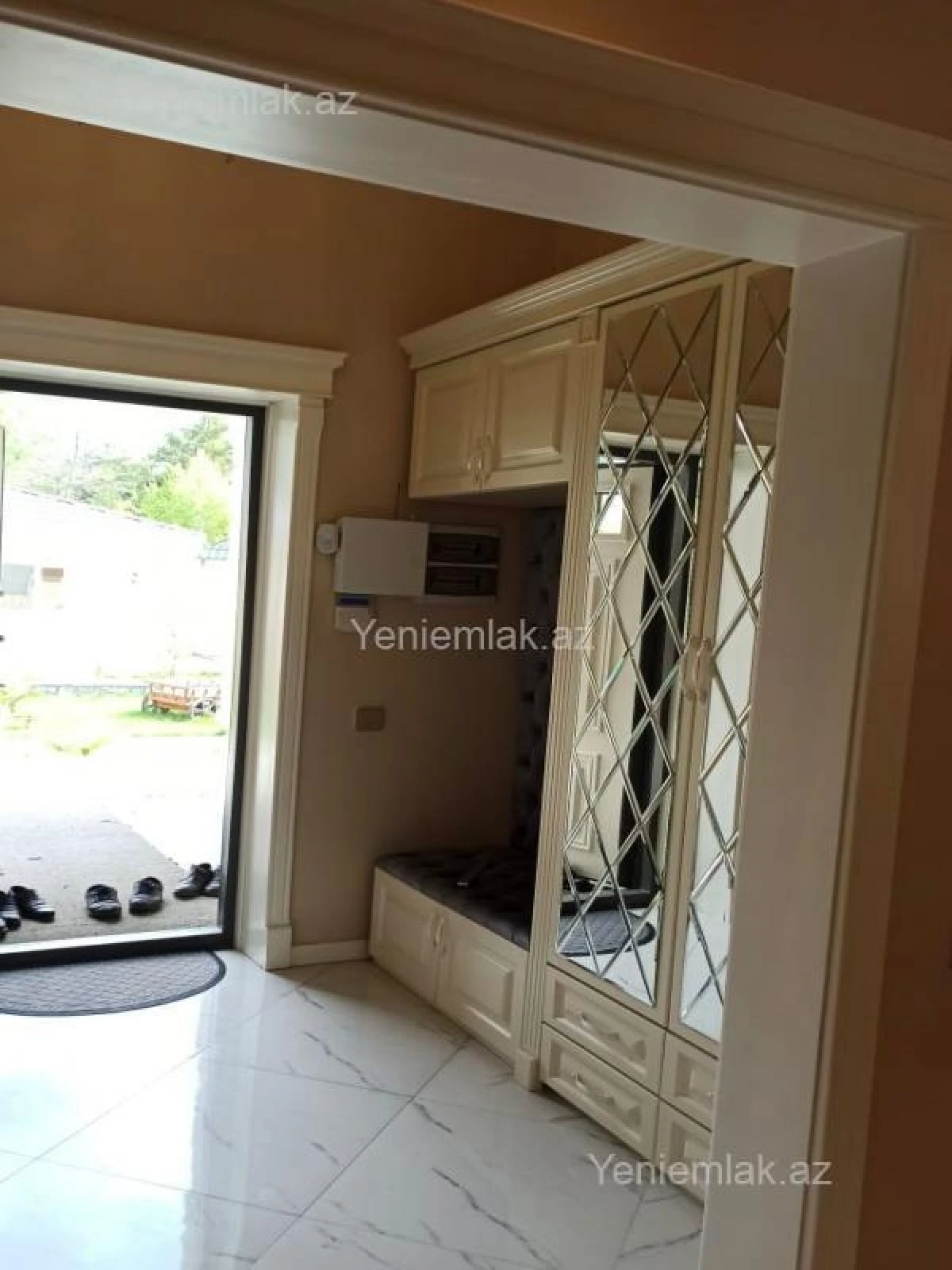 Satılır 5 otaqlı həyət evi 300 m²