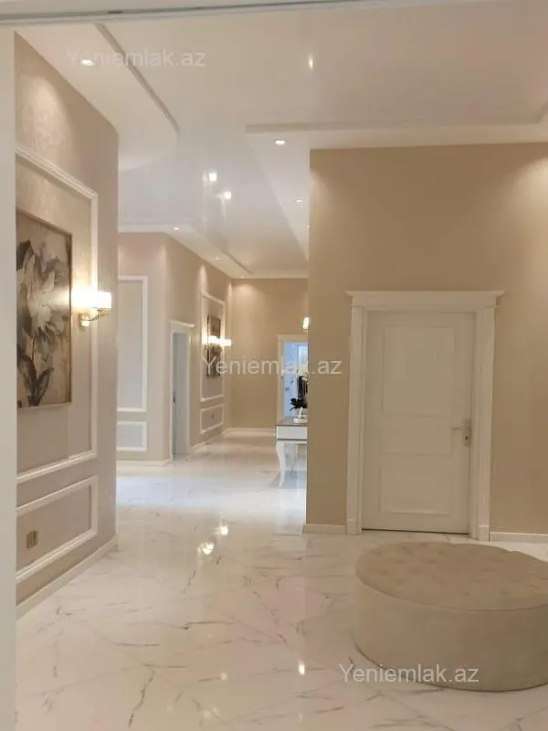 Satılır 5 otaqlı həyət evi 300 m²