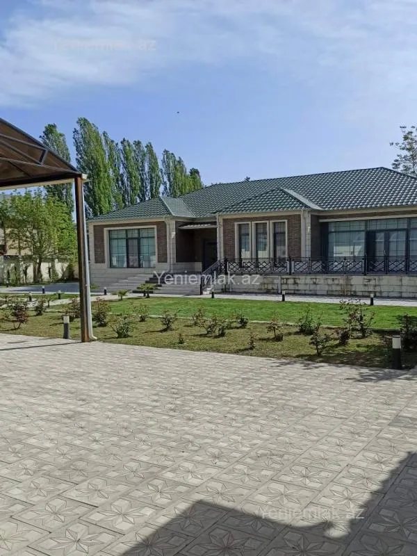 Satılır 5 otaqlı həyət evi 300 m²
