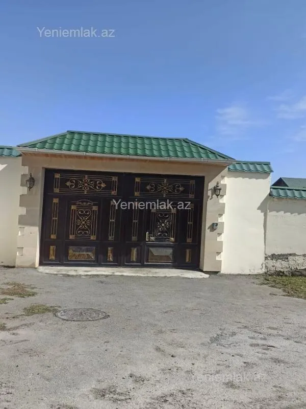Satılır 5 otaqlı həyət evi 300 m²