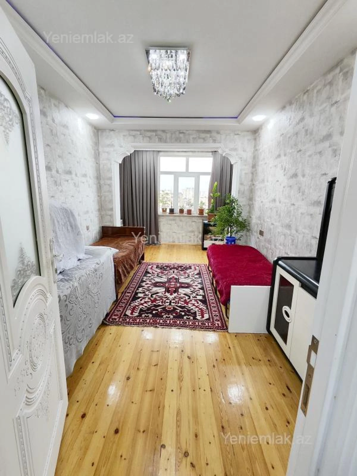 Satılır 9 otaqlı köhnə tikili 80 m²