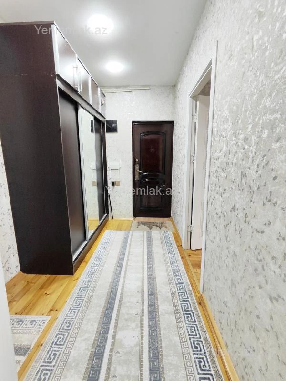 Satılır 9 otaqlı köhnə tikili 80 m²