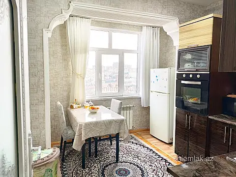 Satılır 9 otaqlı köhnə tikili 80 m²