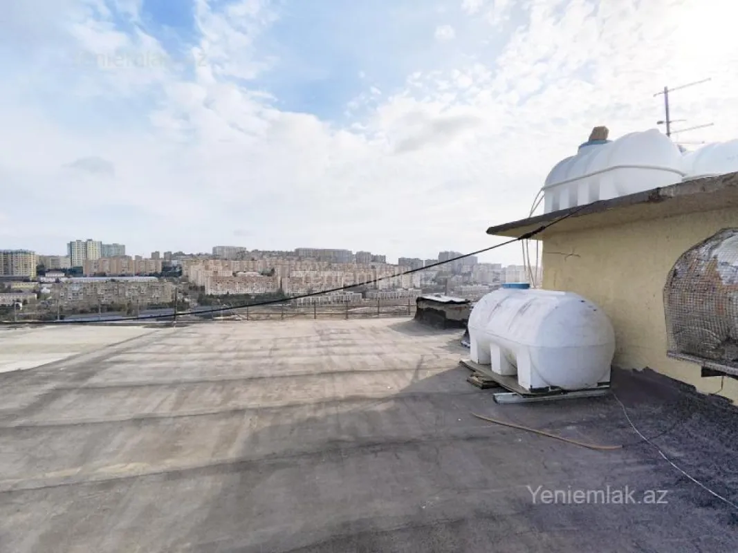 Satılır 9 otaqlı köhnə tikili 80 m²