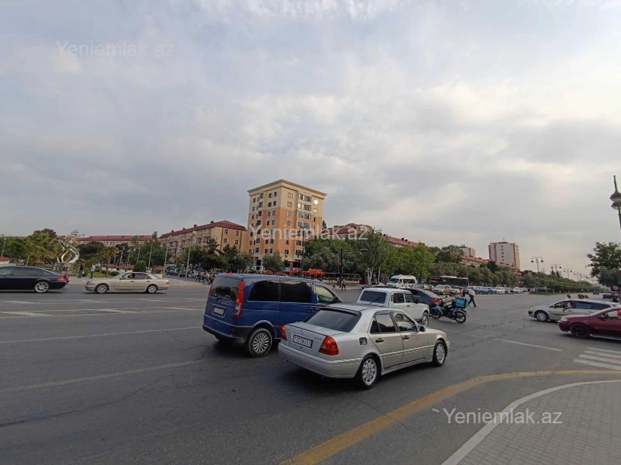 Satılır 2 otaqlı köhnə tikili 55 m²