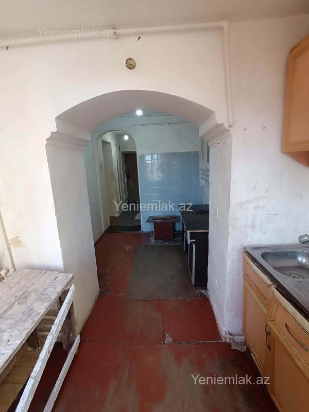 Satılır 2 otaqlı köhnə tikili 55 m²